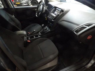 Ford Focus Ford Focus 1.0 5drs - airco - navigatie - zeer nette staat - afbeelding nr 10