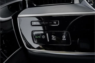 Audi A8 Audi A8 55 TFSI Quattro ProLine Plus B&O Matrix Schuifdak 4Wielsturing 20