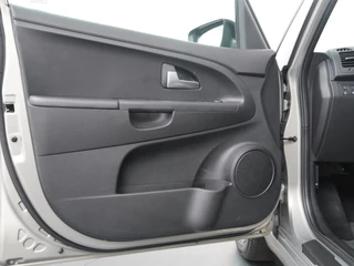 Kia Venga Kia Venga 1.4 CVVT DynamicPlusLine - Navigatie - Camera - Climate control - Cruise control - 12 maanden garantie - afbeelding nr 28