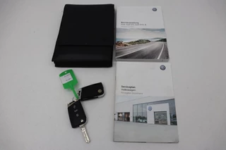 Volkswagen Golf Volkswagen Golf 1.4 TSI Highline | Stoelverwarming | Camera | Full LED | Adaptive cruise | Carplay | Climate control | Parkeerhulp | Bluetooth - afbeelding nr 24