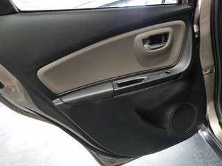 Toyota Yaris Toyota Yaris 1.3 VVT-i Dynamic Bi-Tone - afbeelding nr 18