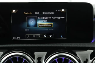 Mercedes-Benz A-Klasse Mercedes-Benz A-klasse 250e AMG Night | Carplay | Stoelverwarming |  Full LED | Sfeerverlichting | Leder/Alcantara | Navigatie | Park Assist - afbeelding nr 23