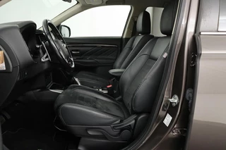 Mitsubishi Outlander Mitsubishi Outlander 2.0 PHEV Pure | Trekhaak | Carplay | Camera |  Half leder | Keyless | Climate control | Cruise control - afbeelding nr 4