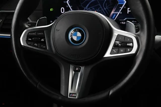 BMW 3 Serie BMW 3-serie 320e M Sport | Head-Up | Stoel & stuurverwarming |  Adaptive cruise | Sportstoelen | Adaptief LED | Sfeerverlichting | Camera | Carplay | Leder/Alcantara - afbeelding nr 8
