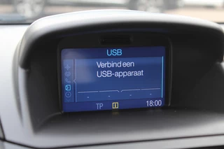 Ford Fiesta Ford Fiesta 1.0 EcoBoost ST Line / Navigatie / Parkeerhulp achter / 17'' / Xenon / DAB / Getint glas / Cruise Control - afbeelding nr 19