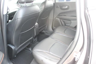 Jeep Compass Jeep Compass 1.4 140PK MultiAir LIMITED | AFNEEMBARE TREKHAAK | ELEKTRISCH BEDIENBARE STOELEN MET GEHEUGENFUNCTIE | LEDEREN BEKLEDING | NAVIGATIE | KEYLESS ENTRY/START | CRUISE CONTROL | DAB+ RADIO | ACHTERUITRIJ CAMERA | DODEHOEK DETECTIE | BEATS AUDIO SYSTEM | CLIMATE CONTROL | - afbeelding nr 8