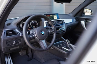 BMW 1 Serie BMW 1-serie M140i LCI2 | Schuifdak | Navi Pro | 719M | M Sport onderstel | Zaero diffuser | Alpinweiss - afbeelding nr 22