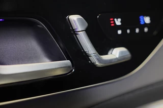 Mercedes-Benz C-Klasse Mercedes-Benz C-klasse 300 e 4MATIC AMG 63 Look / Acc / Memory / Burmester / Head Up / 360 Camera / Leder / Navi / Led / 20 Inch - afbeelding nr 11