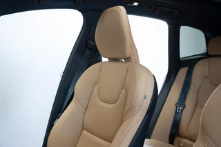Volvo XC60 Volvo XC60 2.0 T8|455PK AWD|Org NL|1ste Eig|Ultimate Bright|Luchtv.|Bowers & Wilkins|Trekhaak|Head-Up|Pano|Crystal|Dealer Onderhouden - afbeelding nr 6
