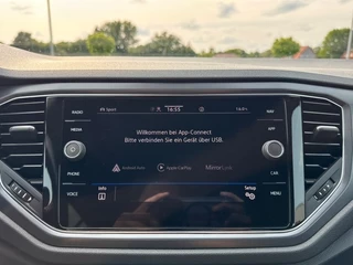 Volkswagen T-Roc Volkswagen T-Roc Cabrio 1.5 TSI DSG R-LINE TREKHAAK/CAMERA/LEDER/BEATS-AUDIO/NAVI/ACC/CARPLAY - afbeelding nr 18