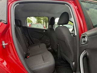 Peugeot 208 Peugeot 208 1.2 PureTech Signature Navi,Airco,Cruise,PDC,Trekhaak,Carplay,Elek ramen,N.A.P,Nieuwe APK bij Aflevering - afbeelding nr 8