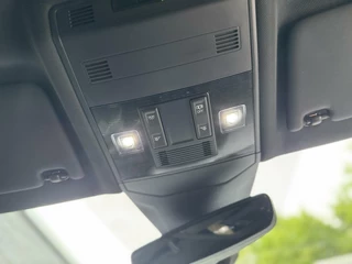 Volkswagen T-Cross Volkswagen T-Cross 1.0 TSI R-line Automaat | LED | Trekhaak |  Getint glas | Climate control | Cruise control adaptief | Lane assist | Dode hoek detectie | DAB | Navigatiesysteem | Inklapbare spiegels | Parkeersensoren voor en achter - afbeelding nr 55
