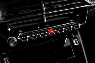 Peugeot 2008 Peugeot 2008 1.2 PureTech 130 PK GT - Automaat | Dig. Cockpit | Adapt. Cruise | Elek. stoel | Stoelverw. | PDC | Camera | NAV + App. Connect | ECC | LM 17