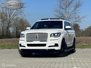 Lincoln Navigator Black Label op Grijs kenteken.