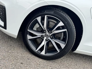 Volvo V60 Volvo V60 T6 Recharge AWD R-Design | Panoramadak | Elekt.stoel | DAB | CarPlay - afbeelding nr 13