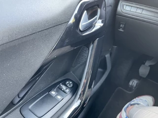 Peugeot 208 50% deal 3.125,- ACTIE Carplay / PDC / LMV / Cruise / Navi / Airco - afbeelding nr 6