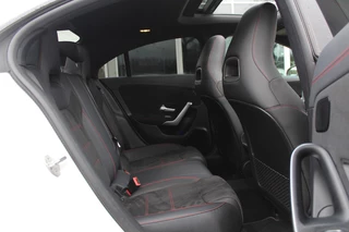 Mercedes-Benz A-Klasse Mercedes-Benz A-Klasse 180 Business Solution AMG / Panoramadak / Camera / Sfeerverlichting / Apple CarPlay / 18'' / DAB / Stoelverwarming / Cruise Control - afbeelding nr 12