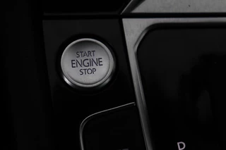 Volkswagen Passat Volkswagen Passat 1.4 TSI PHEV GTE | Head-Up | Stoelverwarming | 360 camera | Trekhaak | Keyless | Carplay | Dynamic Chassis Control | Full LED | Massage | Navigatie | Active Info Display - afbeelding nr 35