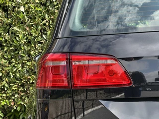 Volkswagen Golf Sportsvan Volkswagen Golf Sportsvan 1.0 TSI Connected Series, NL AUTO, NAP, ECC-AIRCO, NAVI, DODEHOEK, CRUISE, CAMERA, PARKEERSENSOREN, TREKHAAK, LICHTMETAAL 16