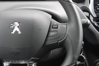 Peugeot 208 Peugeot 208 1.2 110PK AUTOMAAT SIGNATURE | NAVIGATIE | APPLE CARPLAY/ANDROID AUTO | PARKEERSENSOREN | DAB+ RADIO | LICHTMETALEN VELGEN | GETINTE RUITEN | CLIMATE CONTROL | CRUISE CONTROL | - afbeelding nr 34