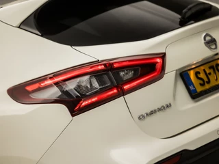 Nissan QASHQAI (PANORAMADAK, NAVIGATIE, CLIMATE, 360 CAMERA, KEYLESS, SPORTSTOELEN, GETINT GLAS, XENON, CRUISE, NIEUWE APK, NIEUWSTAAT) - afbeelding nr 25