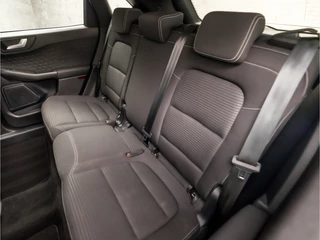 Ford Kuga Ford Kuga 2.5 PHEV Titanium 225Pk Automaat (APPLE CARPLAY, GROOT NAVI, STUUR/STOELVERWARMING, ADAPTIVE CRUISE, CAMERA, KEYLESS, TREKHAAK, STOELVERWARMING ACHTER, ELEK ACHTERKLEP, NIEUWSTAAT) - afbeelding nr 16