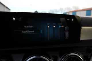 Mercedes-Benz A-Klasse Mercedes A-klasse 250 e AMG Limited // Night Pack - Panoramadak - Sfeerverlichting - 360 Camera - HUD - Augmented Reality - LED - CarPlay & Android Auto - afbeelding nr 30