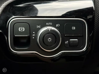 Mercedes-Benz A-Klasse Mercedes-Benz A-klasse 200 AMG Panoramadak Camera LED DAB Widescreen Apple CarPlay/Android Auto Night Pakket Stoelverwarming - afbeelding nr 23