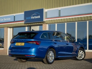 Škoda Octavia | Matrix LED | Lodge Interieur | Chrome pakket | Stoel-, Stuur- & voorruitverwarming | Navi 13inch | Wireless App-connect | El. achterklep m.sensor | ACC | Winterpakket - afbeelding nr 2