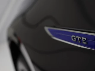 Volkswagen Passat Volkswagen Passat 1.4 TSI GTE | Stoel & stuurverwarming | Camera | Carplay | Trekhaak | Adaptive cruise | Standkachel | Navigatie | Full LED - afbeelding nr 31