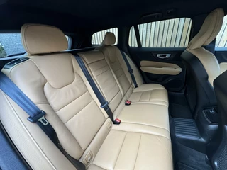 Volvo V60 Volvo V60 2.0 T6 Twin Engine AWD 253pk | Comfortstoelen leer | Stoelverwarming | Navigatiesysteem | Trekhaak uitklapbaar | 18 inch lichtmetalen velgen | Apple CarPlay | LED verlichting | Getint glas achter | Parkeersensoren achter - afbeelding nr 34