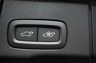 Volvo XC60 Volvo XC60 2.0 T6 Plug-in hybrid AWD Plus Dark | DEMO ! | Volvo XC60 2.0 Recharge T6 AWD Plus Dark | Nieuw ! | Leder | Navigatie | Google | Harman Kardon | Panorama dak | Lichtmetalen Velgen 19