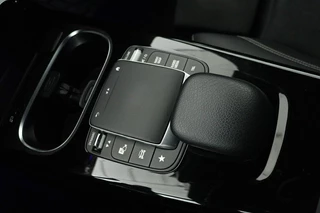 Mercedes-Benz A-Klasse Mercedes-Benz A-klasse 250e AMG Night | Carplay | Stoelverwarming |  Full LED | Sfeerverlichting | Leder/Alcantara | Navigatie | Park Assist - afbeelding nr 13