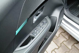 Peugeot 208 Peugeot 208 1.2 PureTech Allure | 130 pk | 3D cockit | Navi | Camera - afbeelding nr 19
