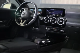 Mercedes-Benz A-Klasse Mercedes-Benz A-klasse 180 AMG 45 Look / AUT / Cruise Control / Camera / F1 Flippers / Navi / Led / Pdc / Xenon / 20 Inch - afbeelding nr 7