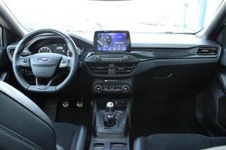 Ford Focus Ford Focus Wagon 2.3 EcoBoost ST-3 | Panoramadak |  Adaptive cruise control | Winter Pack | Camera | Trekhaak | Elektrische achterklep - afbeelding nr 2