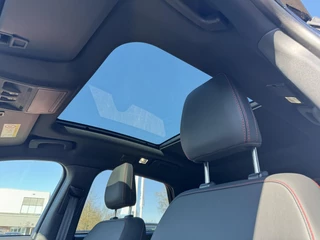 Ford Kuga Ford Kuga 2.5 PHEV ST-Line X SCI | 243pk |  Panoramadak + Technology Pack + Winter Pack + Wegklapbare trekhaak + 19 inch lichtmetalen velgen | Agate black | 2.100 kg trekgewicht - afbeelding nr 16