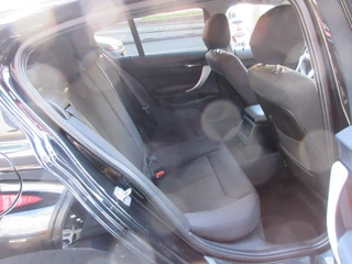 BMW 1 Serie BMW 1-serie 116d Sport Automaat Clima Stoelverwarming PDC - afbeelding nr 11