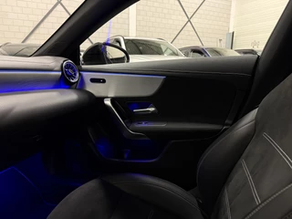 Mercedes-Benz CLA PANO/SFEER/NIGHT-PACK/KEYLESS/CARPLAY/LED/SPORTSTOELEN/DONKERE HEMEL/PRIVACY/18