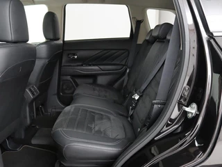 Mitsubishi Outlander Mitsubishi Outlander 2.4 PHEV Intense+ | Schuifdak |  Stoel & stuurverwarming | 360 camera | Trekhaak | Half leder | Carplay | Navigatie | Climate control - afbeelding nr 8