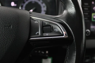 Škoda Karoq Skoda Karoq 1.5 TSI ACT Ambition Business (ACHTERUITRIJCAMERA, PARKEERSENSOREN, CRUISE CONTROL, NAVIGATIE, AUTOMAAT) - afbeelding nr 15
