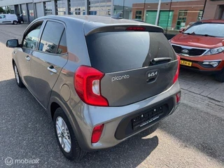Kia Picanto Kia Picanto 1.0 67pk Automaat  Stoel en Stuur verwarming ,  Navigatie / Apple carplay  / Android auto , Achteruit camera , Bluetooth , Priveglas , Chrome handgrepen , Sport Velgen ,  9.500km !! - afbeelding nr 3