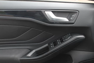 Ford Focus Ford Focus 1.0 EcoBoost Titanium Business ST-Line Camera / Navigatie / Keyless / B&O / 17'' / Stuurverwarming / DAB / Dodehoek / Cruise Control - afbeelding nr 30