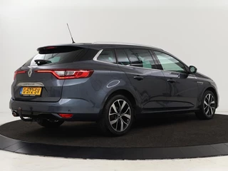 Renault Mégane Renault Mégane 1.3 TCe Bose | Trekhaak | Carplay |  Climate control | Navigatie | Dodehoek detectie | Park Assist | Cruise control - afbeelding nr 30