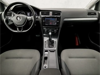 Volkswagen Golf Automaat (APPLE CARPLAY, GROOT NAVI, CLIMATE, CAMERA, STOELVERWARMING, SPORTSTOELEN, ADAPTIVE CRUISE, DAB+, NIEUWE APK, NIEUWSTAAT) - afbeelding nr 6