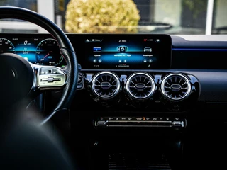 Mercedes-Benz A-Klasse Mercedes A-klasse a250e AMG|PANO|18''|CAMERA|ACC|SFEERV. - afbeelding nr 21