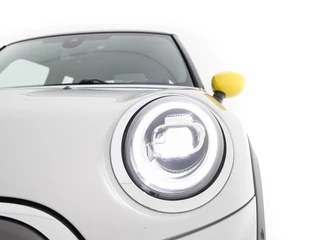 MINI Electric (INCL-BTW) *HEAD-UP | HARMAN/KARDON-AUDIO | LEATHER-ALCANTARA | MATRIX-LED | CAMERA | KEYLESS | NAVI-FULLMAP | DAB+ | ECC | HEATED-SPORT-SEATS | DIGI-COCKPIT | PDC | CRUISE | 17