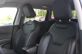 Jeep Compass Jeep Compass 1.4 140PK MultiAir LIMITED | AFNEEMBARE TREKHAAK | ELEKTRISCH BEDIENBARE STOELEN MET GEHEUGENFUNCTIE | LEDEREN BEKLEDING | NAVIGATIE | KEYLESS ENTRY/START | CRUISE CONTROL | DAB+ RADIO | ACHTERUITRIJ CAMERA | DODEHOEK DETECTIE | BEATS AUDIO SYSTEM | CLIMATE CONTROL | - afbeelding nr 2