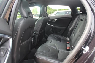 Volvo V40 Volvo V40 1.5 T2 Inscription R-Design / Panoramadak / Camera / Leder / Keyless / 17'' / Navigatie / Stoelverwarming / Cruise Control - afbeelding nr 11