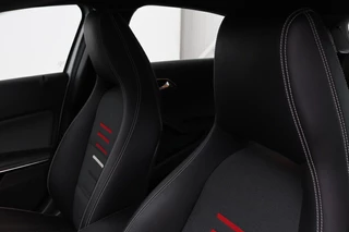 Mercedes-Benz A-Klasse Mercedes-Benz A-klasse 180 Ambition | Stoelverwarming | Full LED |  Sportstoelen | Navigatie | Half leder | Park Assist | Cruise control | Airco | Bluetooth - afbeelding nr 5